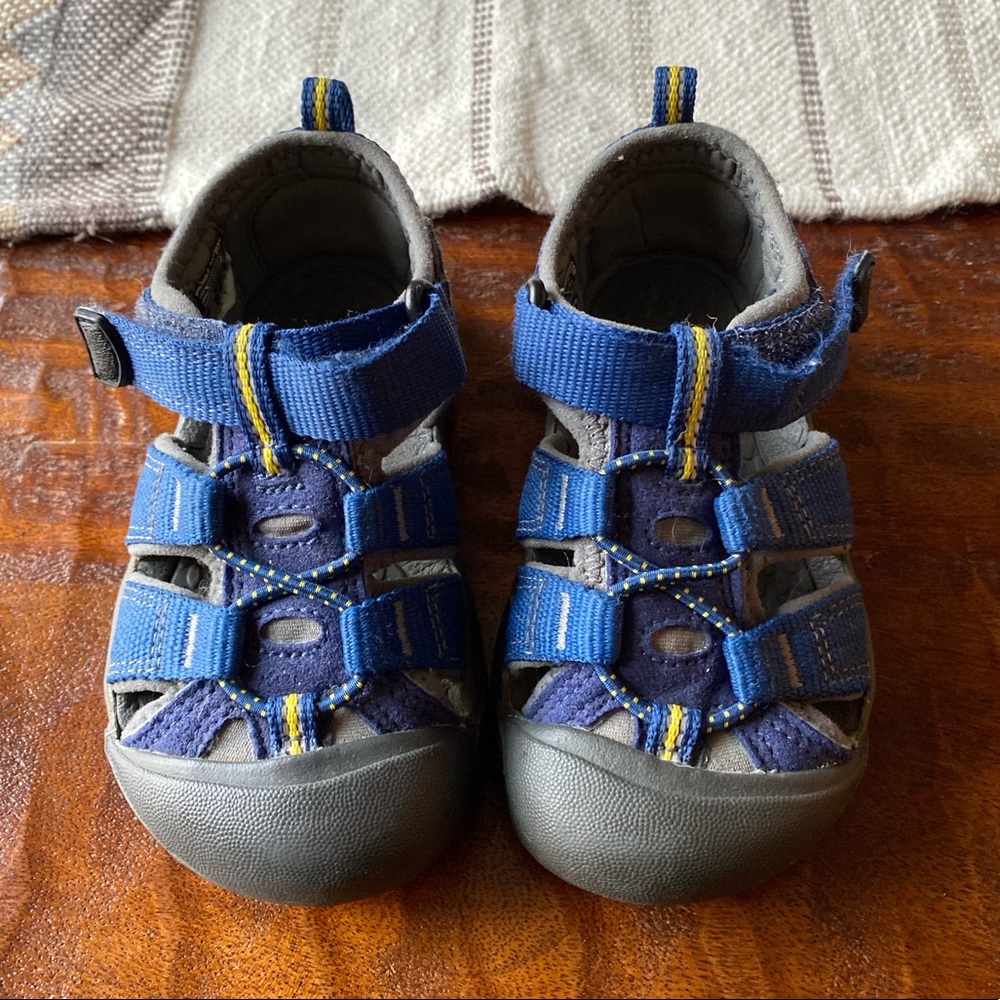 Keen Toddler Shoes size 7